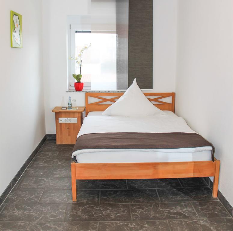 InWest Hotel Garni Crailsheim Zimmer foto